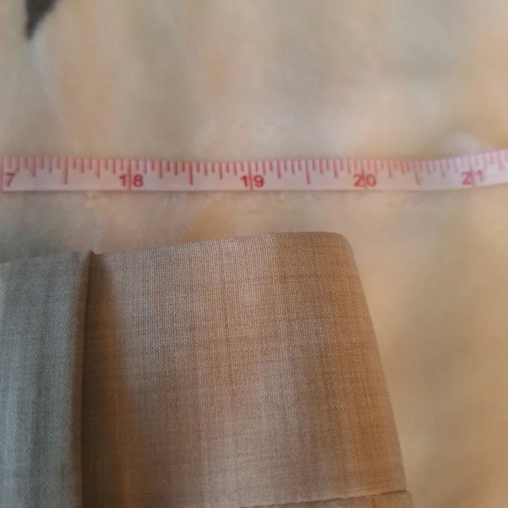 Antas Size 38 Malibu Beige Shorts by Botto Giuseppe‎ 96% Wool 4% Spandex